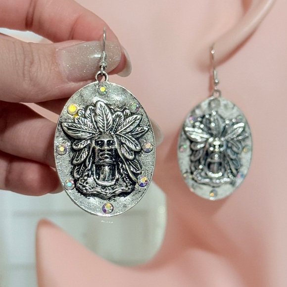 ⚜️ Silver Tribal Design Earrings - Picture 7 of 10